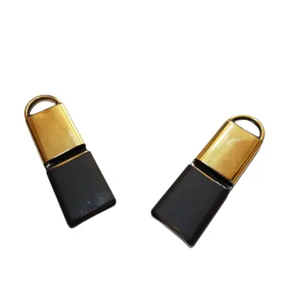 Il fischietto per cani è ricavato da una cartuccia di ottone. Si distingue per un suono eccezionalmente forte e vigoroso. Il bocchino in plastica protegge la bocca dal gelo.