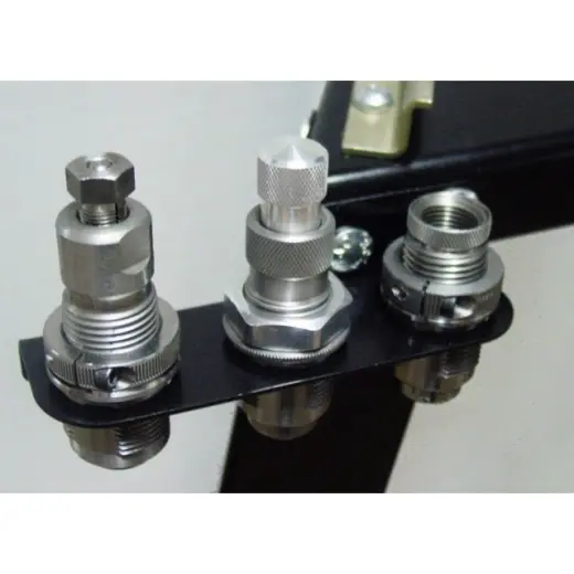 Držák na matrice pro montáž na zeď, stůl, či LEE Reloading Stand.