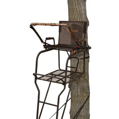 Tree stand BGM HUNTER HD 1.5 Il seggiolino portatile BIG GAME HUNTER HD 1.5 può essere facilmente piegato, trasportato e appoggiato a un albero nella zona di caccia desiderata. Sedile extra largo, binario di tiro regolabile. Altezza 5,64 m, peso nominale 158 kg.