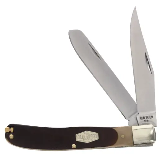 Coltello tascabile pieghevole con due lame in acciaio inossidabile (8,6 cm), manico Sawcut testurizzato e bolster in alpacca. Le pinzette e il grimaldello integrati lo rendono pratico sia sul campo che per il trasporto quotidiano.