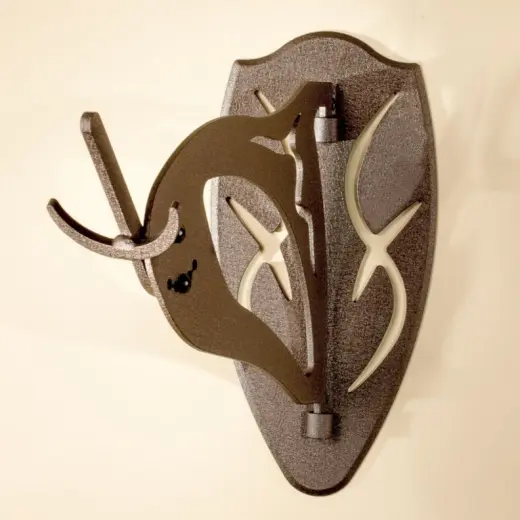 Supporto in acciaio regolabile con verniciatura marrone a polvere di Skull Hooker®, per appendere trofei europei di grandi e grandissime dimensioni (cervo, alce e oltre).